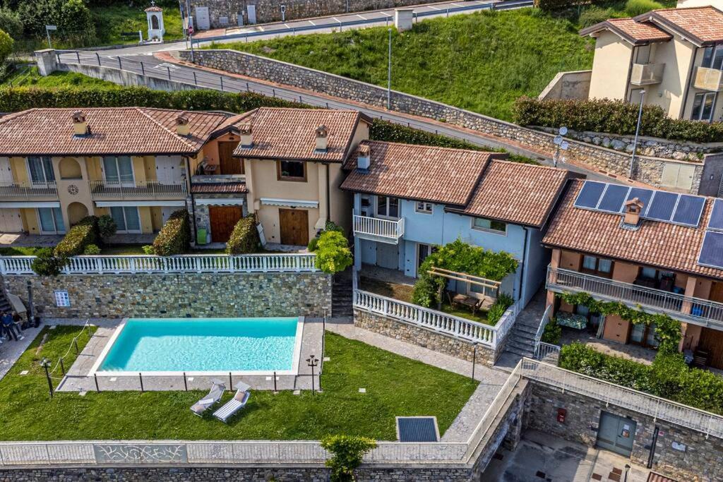 La Dolce Vita - Vista Lago E Piscina Parzanica Экстерьер фото